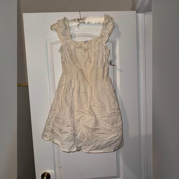 Old Navy Floral Eyelet Dress - Size Medium NWT - Picture 1 of 2